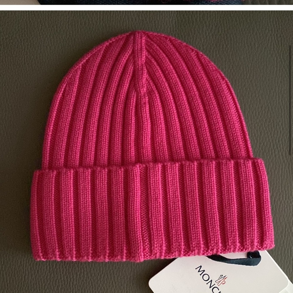 Monclear NWT pink fusia beanie - Picture 2 of 5